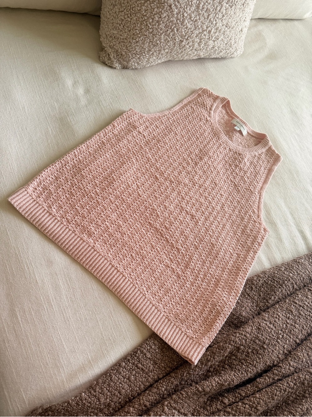 Banana Republic Light Pink Sleeveless Knit Vest